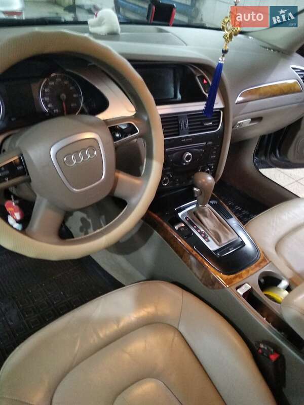 Седан Audi A4 2011 в Кам'янському