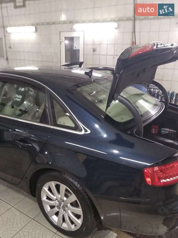 Седан Audi A4 2011 в Кам'янському