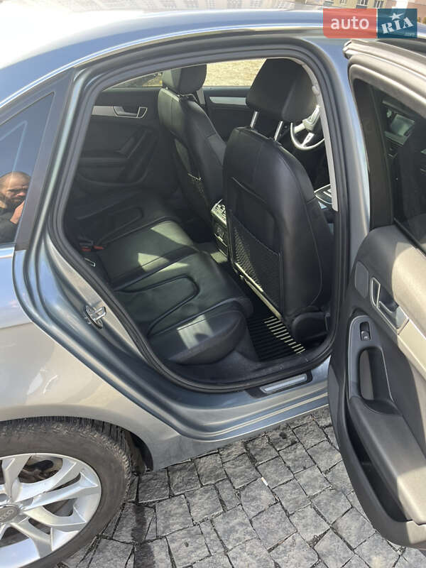 Седан Audi A4 2012 в Хмельницькому