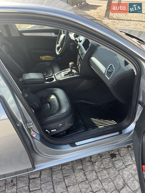 Седан Audi A4 2012 в Хмельницькому