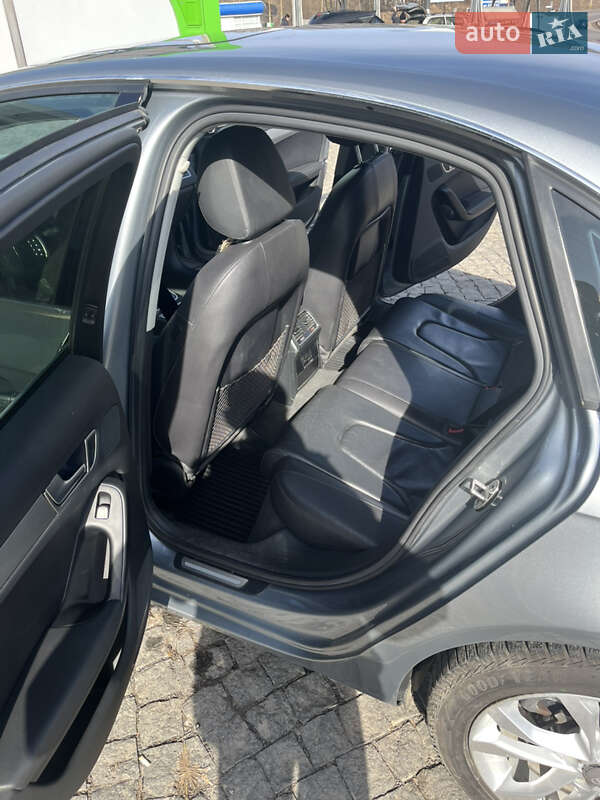 Седан Audi A4 2012 в Хмельницькому