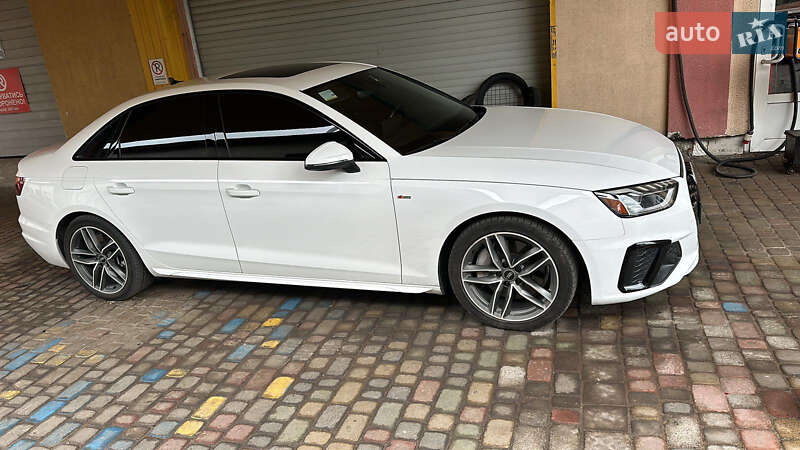 Седан Audi A4 2022 в Львове