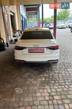 Седан Audi A4 2022 в Львове
