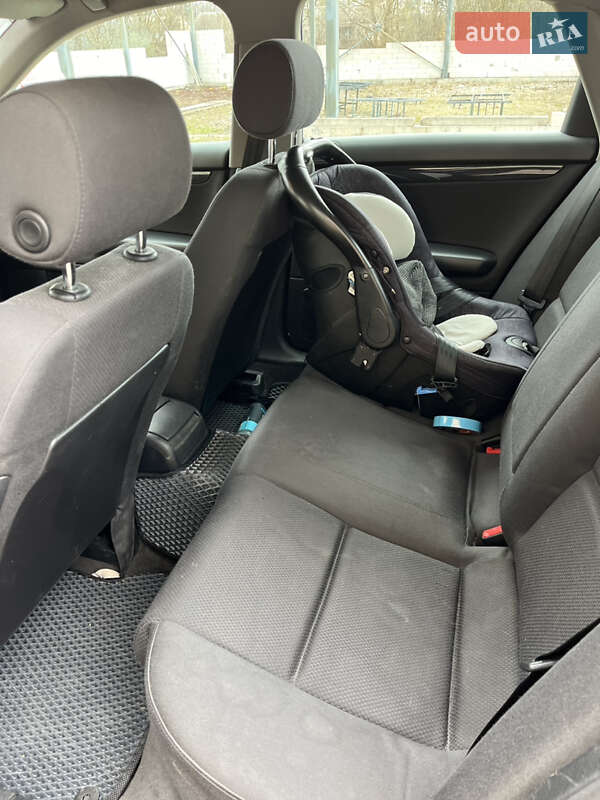 Седан Audi A4 2004 в Хмельницькому