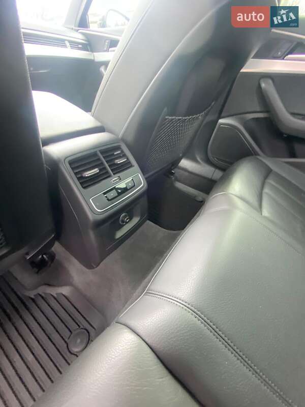 Седан Audi A4 2019 в Рівному