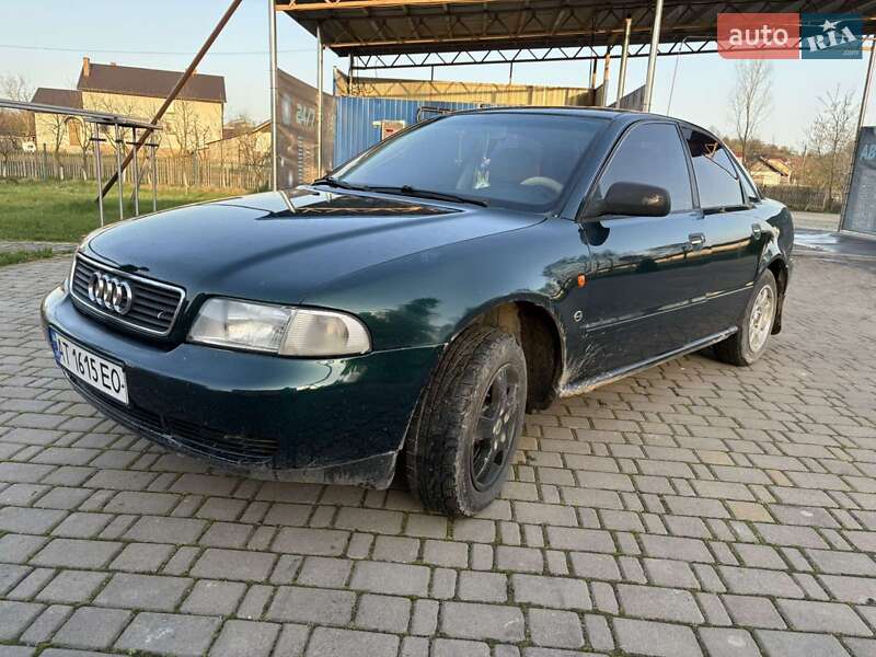 Седан Audi A4 1995 в Ивано-Франковске