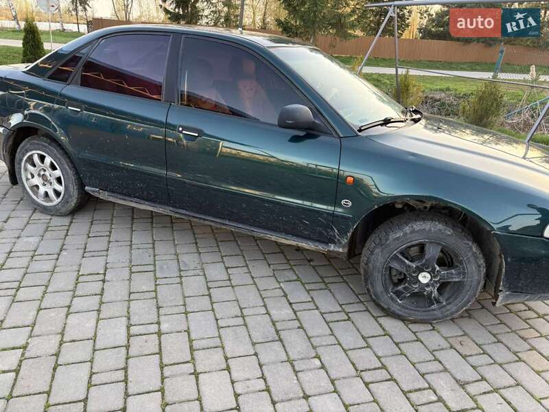 Седан Audi A4 1995 в Ивано-Франковске