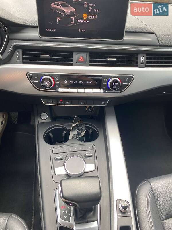 Седан Audi A4 2016 в Львові