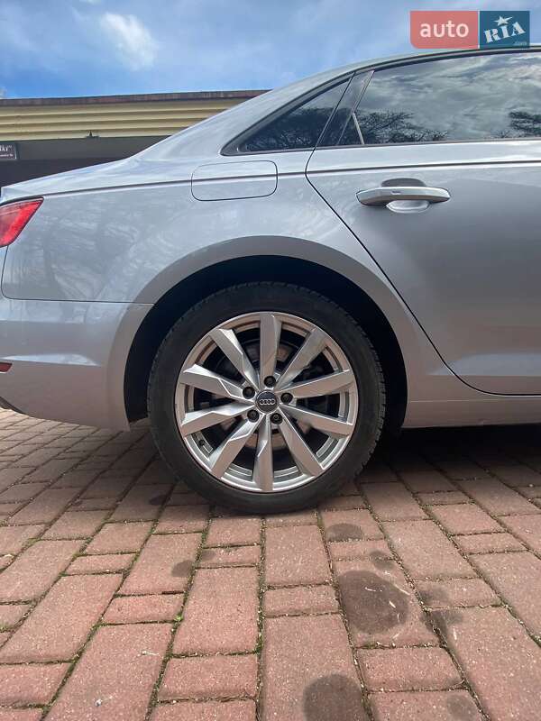 Седан Audi A4 2016 в Львові