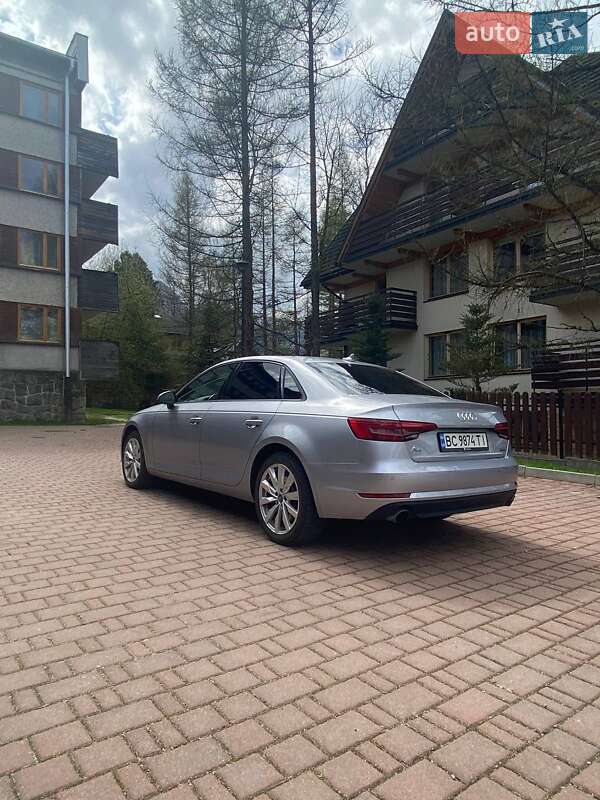 Седан Audi A4 2016 в Львові