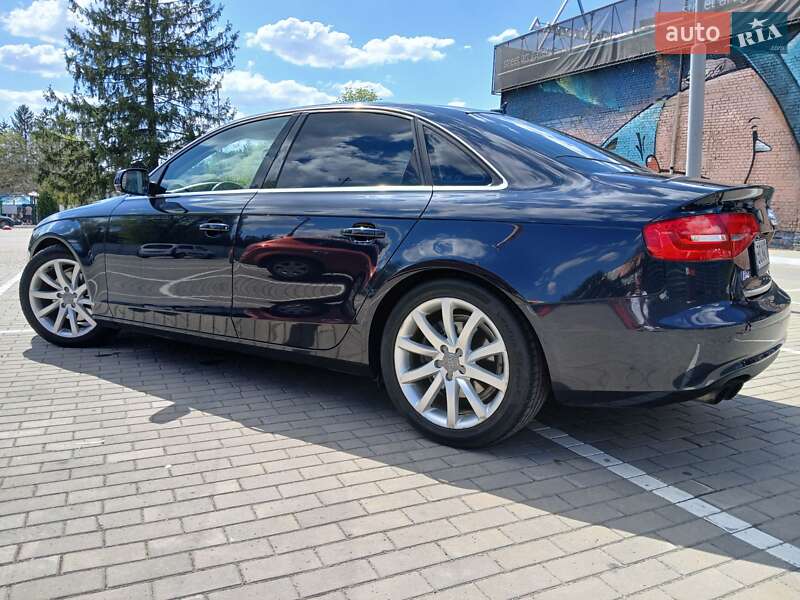Седан Audi A4 2012 в Луцьку