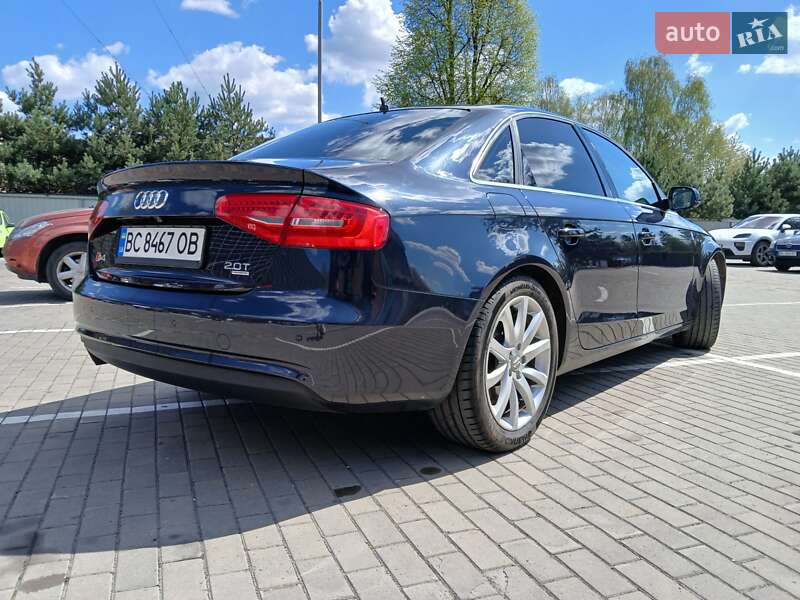 Седан Audi A4 2012 в Луцьку