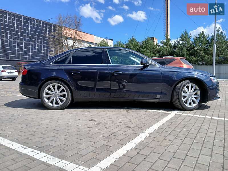 Седан Audi A4 2012 в Луцьку