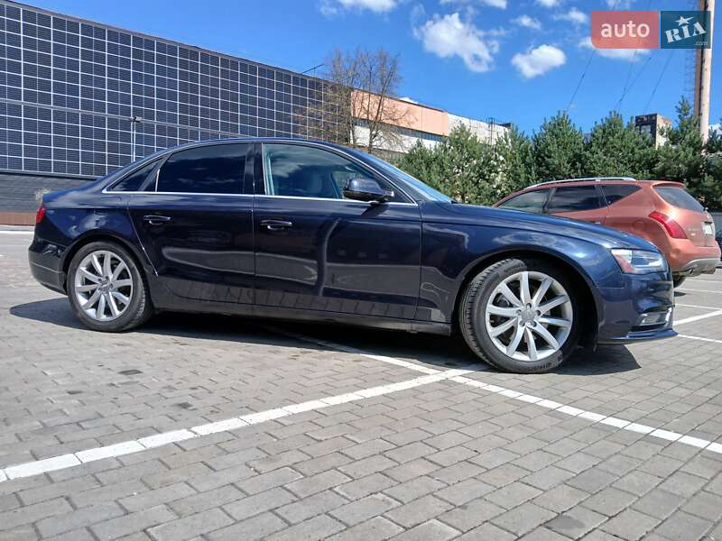 Седан Audi A4 2012 в Луцьку