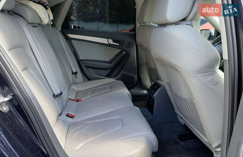 Седан Audi A4 2012 в Луцьку