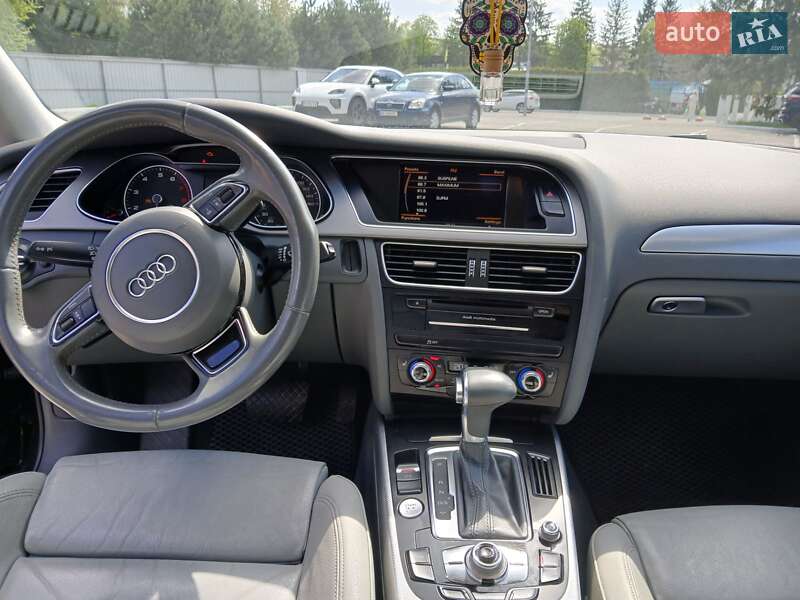 Седан Audi A4 2012 в Луцьку