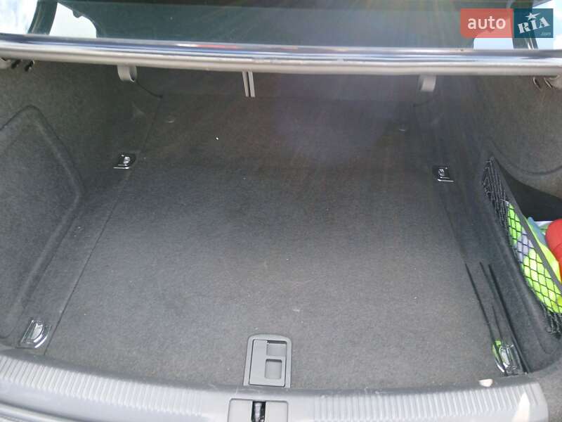 Седан Audi A4 2012 в Луцьку