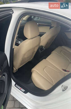 Седан Audi A4 2013 в Мукачевому