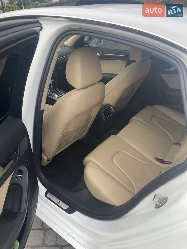 Седан Audi A4 2013 в Мукачевому