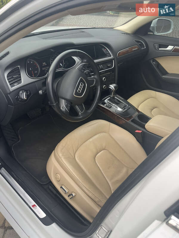 Седан Audi A4 2013 в Мукачевому