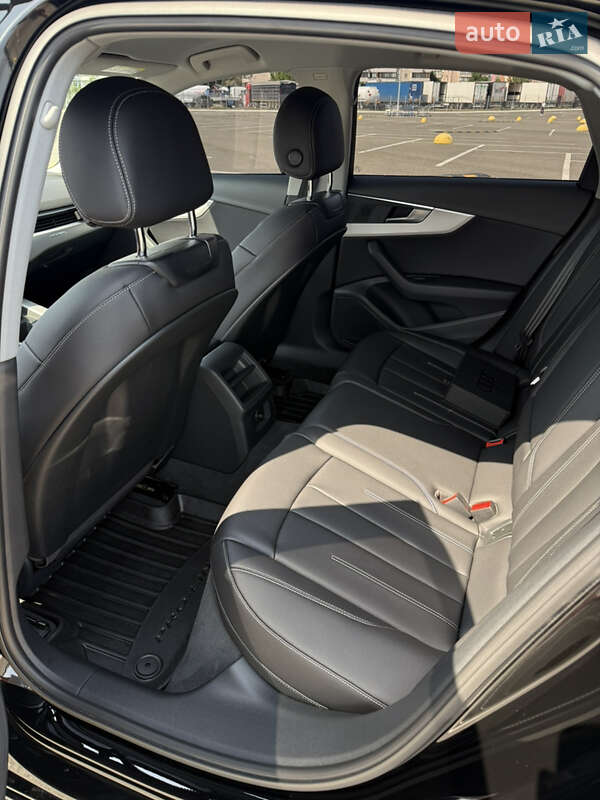 Седан Audi A4 2021 в Киеве