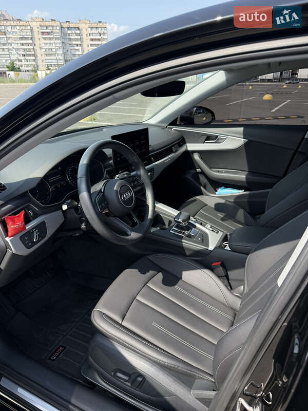 Седан Audi A4 2021 в Киеве