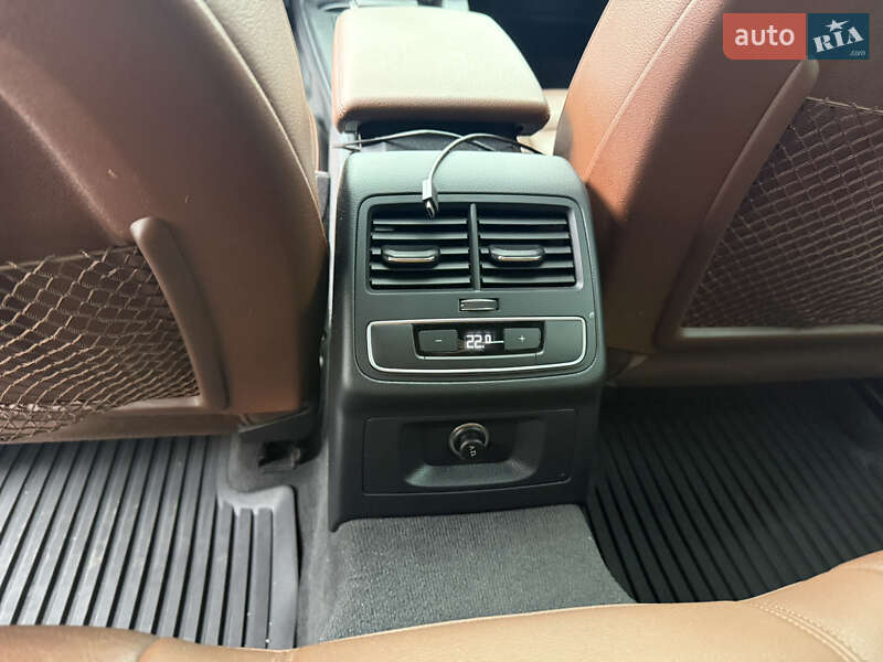 Седан Audi A4 2016 в Днепре