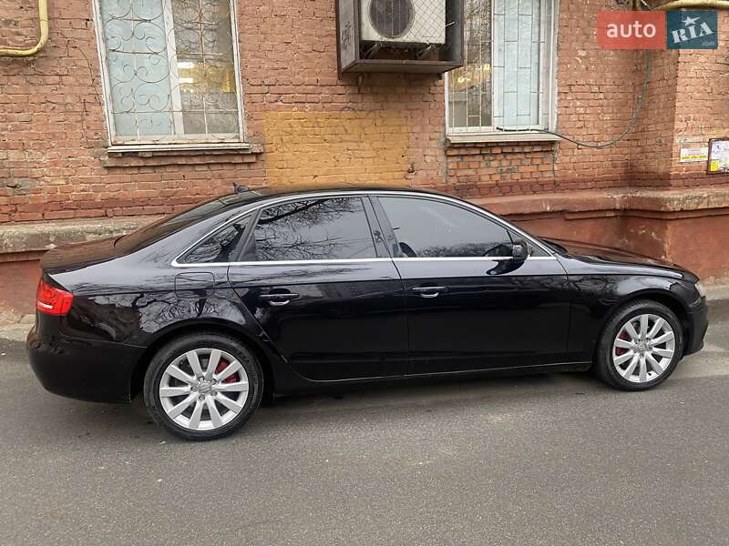 Седан Audi A4 2011 в Чернігові