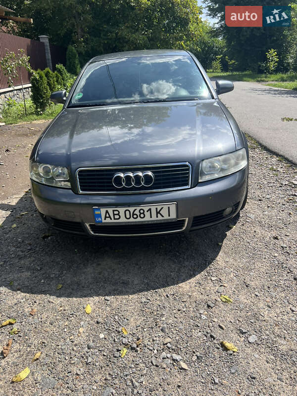 Седан Audi A4 2001 в Літині