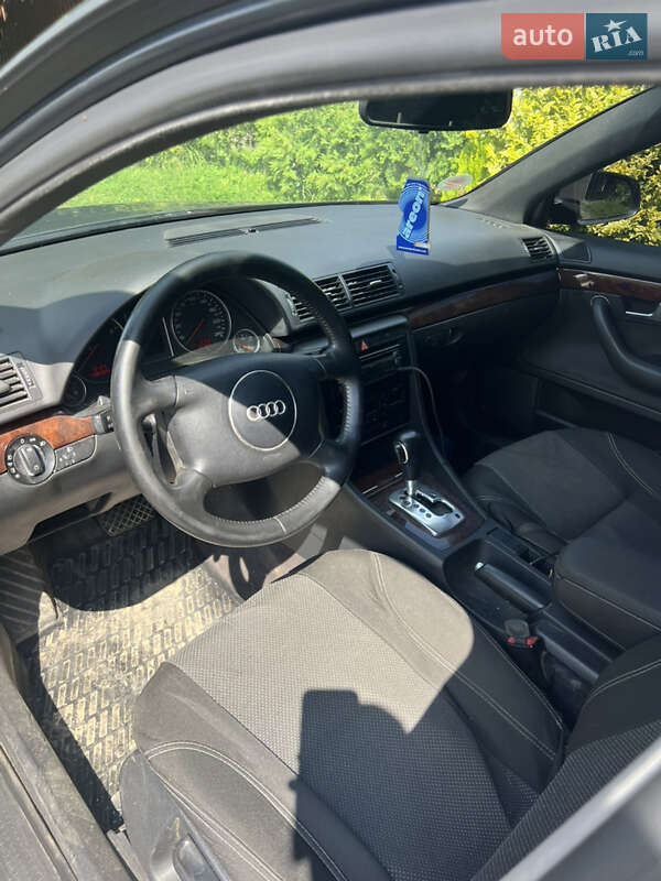 Седан Audi A4 2001 в Літині