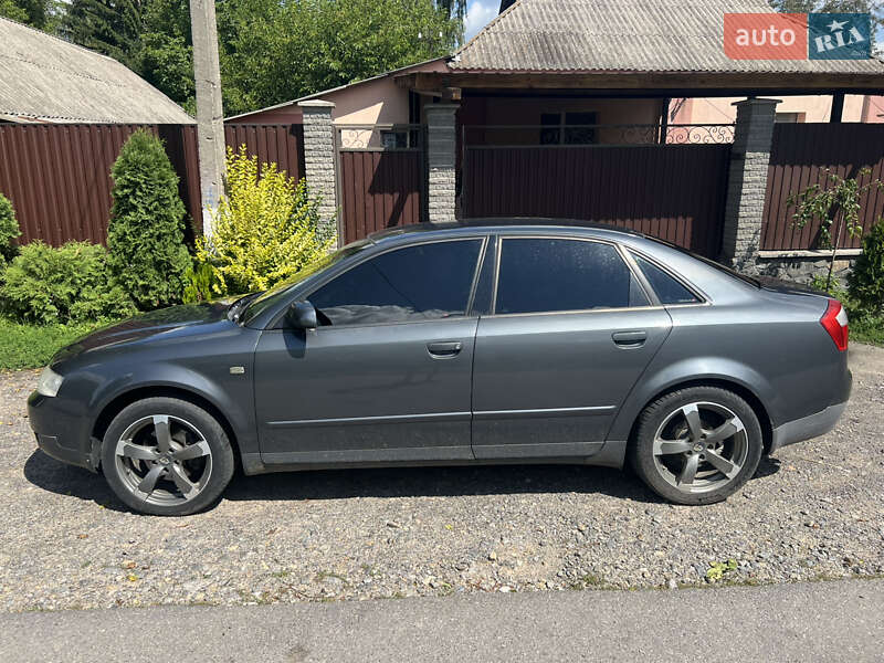 Седан Audi A4 2001 в Літині
