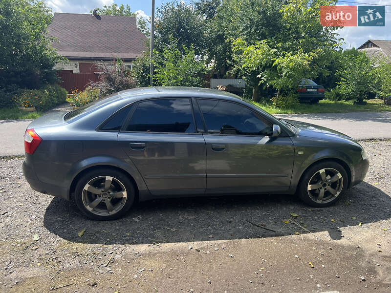 Седан Audi A4 2001 в Літині