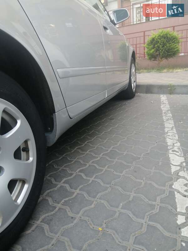Седан Audi A4 2004 в Одесі
