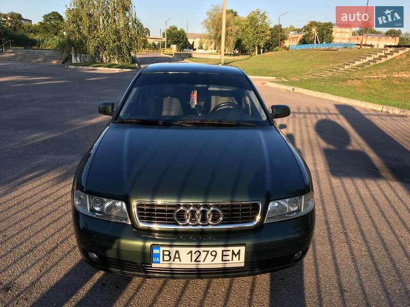 Седан Audi A4 2000 в Олександрії