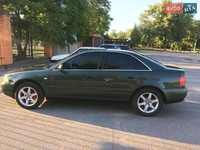 Седан Audi A4 2000 в Олександрії