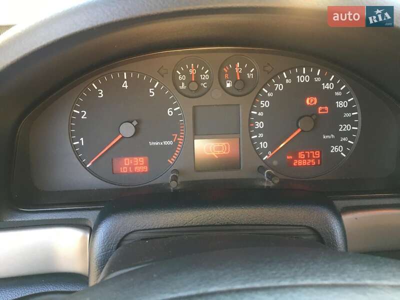 Седан Audi A4 2000 в Олександрії