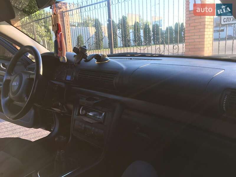 Седан Audi A4 2000 в Олександрії