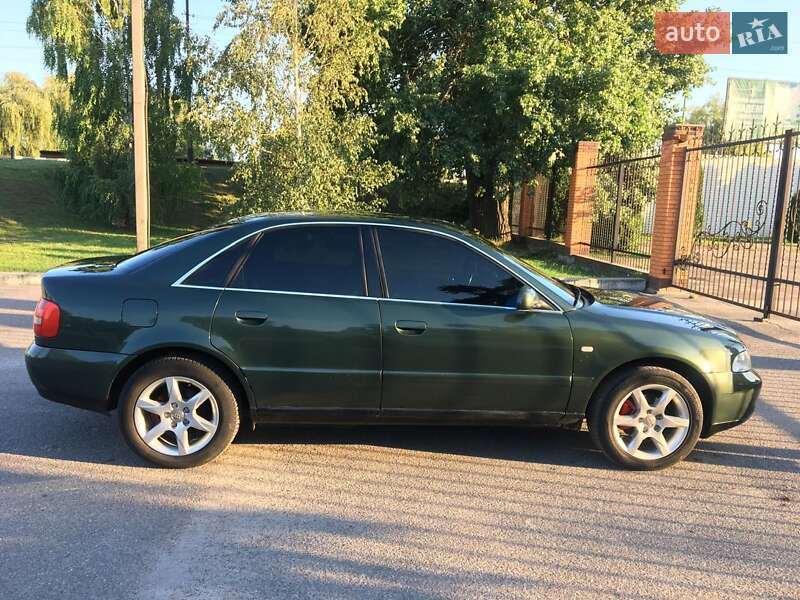 Седан Audi A4 2000 в Олександрії