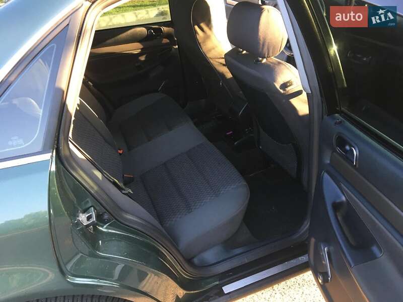 Седан Audi A4 2000 в Олександрії