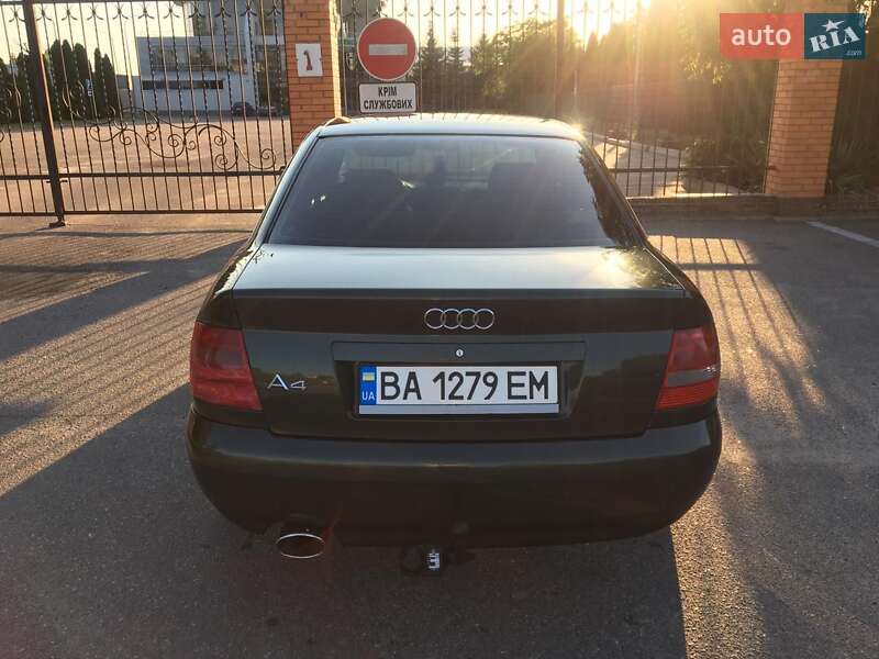 Седан Audi A4 2000 в Олександрії