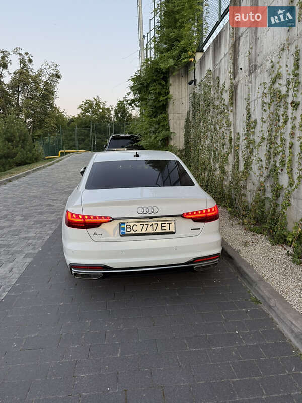 Седан Audi A4 2022 в Львове