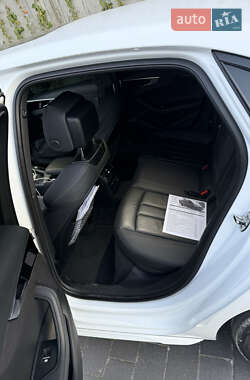 Седан Audi A4 2022 в Львове