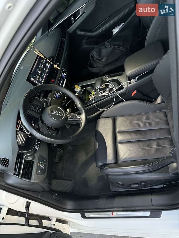 Седан Audi A4 2022 в Львове