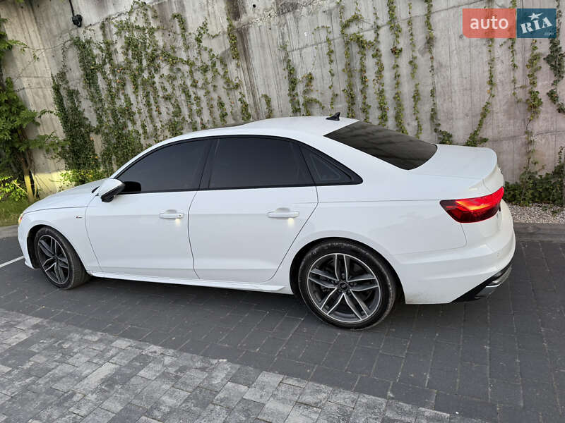 Седан Audi A4 2022 в Львове