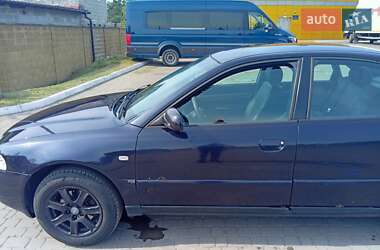 Седан Audi A4 1999 в Сарнах