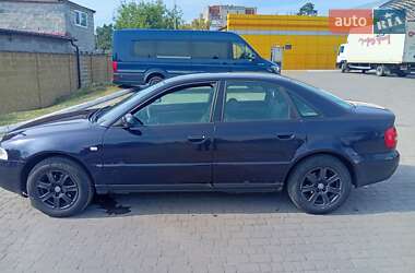 Седан Audi A4 1999 в Сарнах