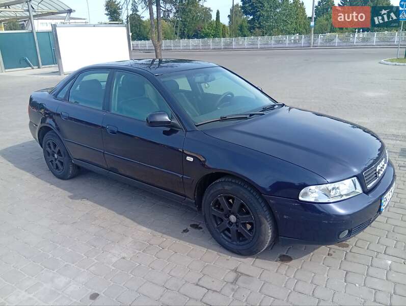 Седан Audi A4 1999 в Сарнах