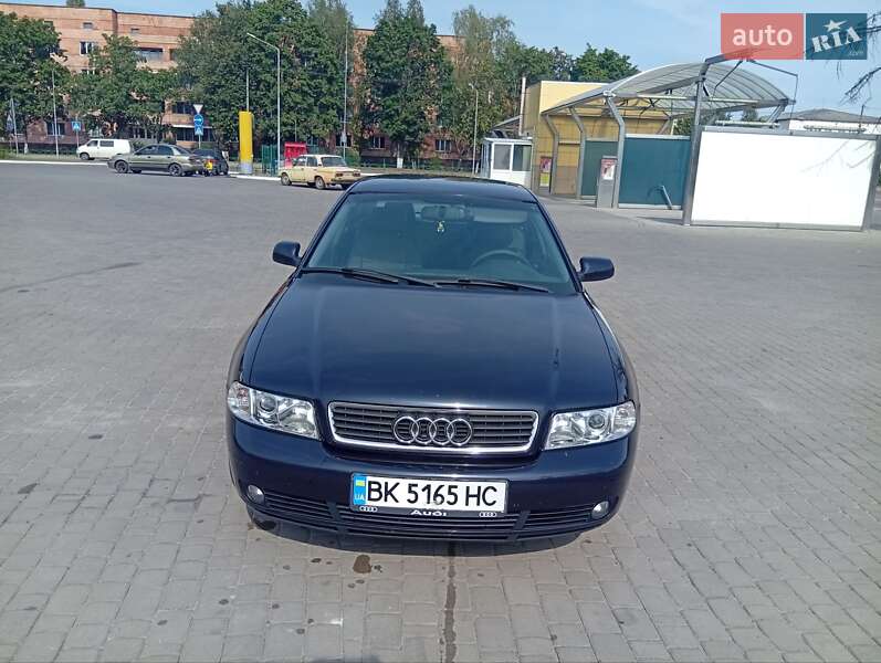 Седан Audi A4 1999 в Сарнах