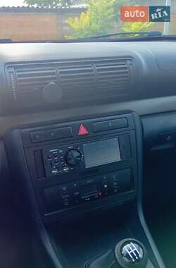 Седан Audi A4 1999 в Сарнах