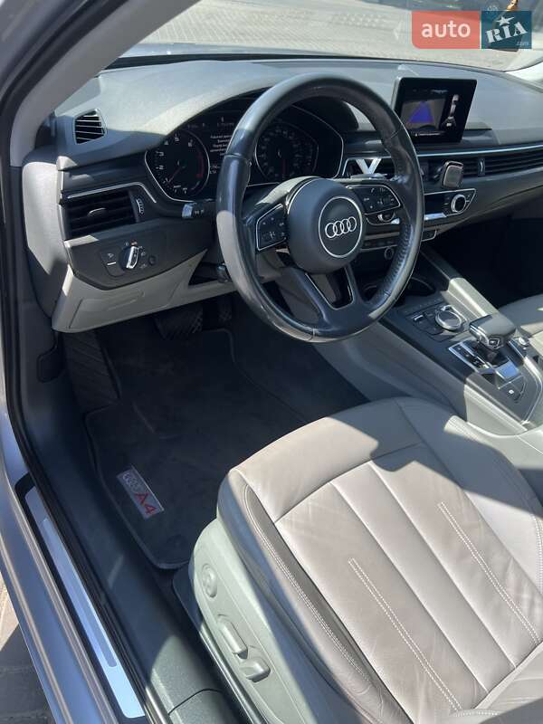Седан Audi A4 2018 в Ивано-Франковске
